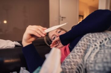 علت تب و لرز ناگهانی چیست و چگونه آن را رفع کنیم؟